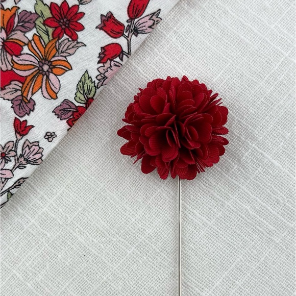 Men’s White Sunflower Print Pocket Square & Red Lapel Pin Set - Picture 5 of 5